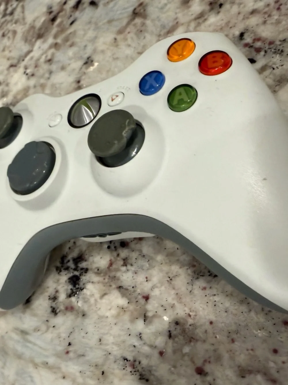 Microsoft White Wireless Xbox Controller with Multicolored Face Buttons
